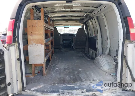 2003 Chevrolet Express from USA, damaged, VIN 1GCHG35UX31227268